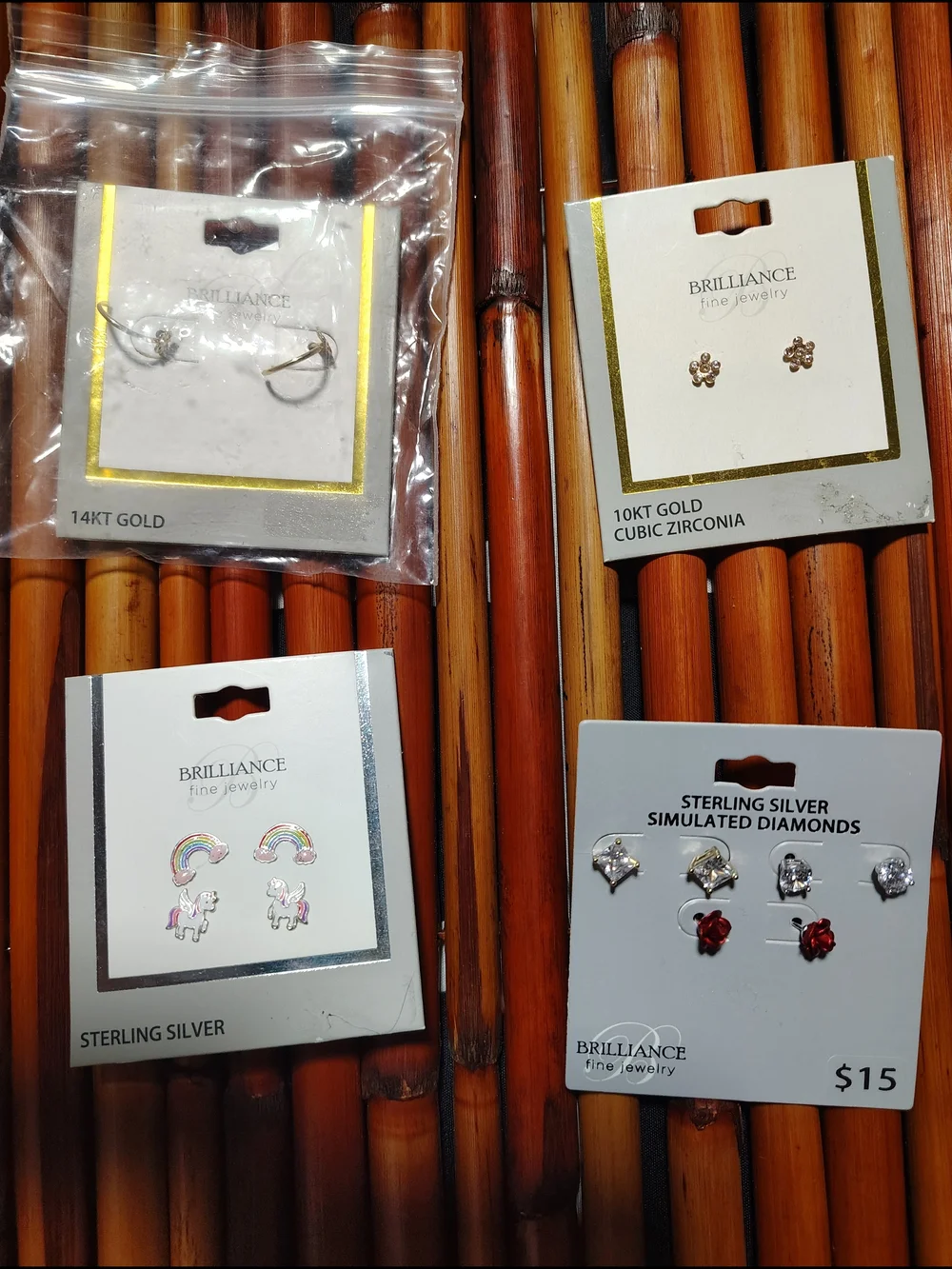 The Gold and Silver Jewelry Lot is a mixed lot of jewelry pieces